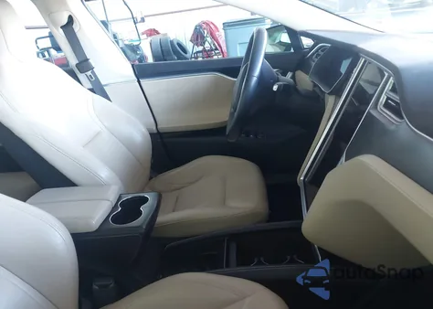 2015 Tesla Model S 70D/85D/P85D z USA, uszkodzony, nr VIN 5YJSA1H27FFP69400